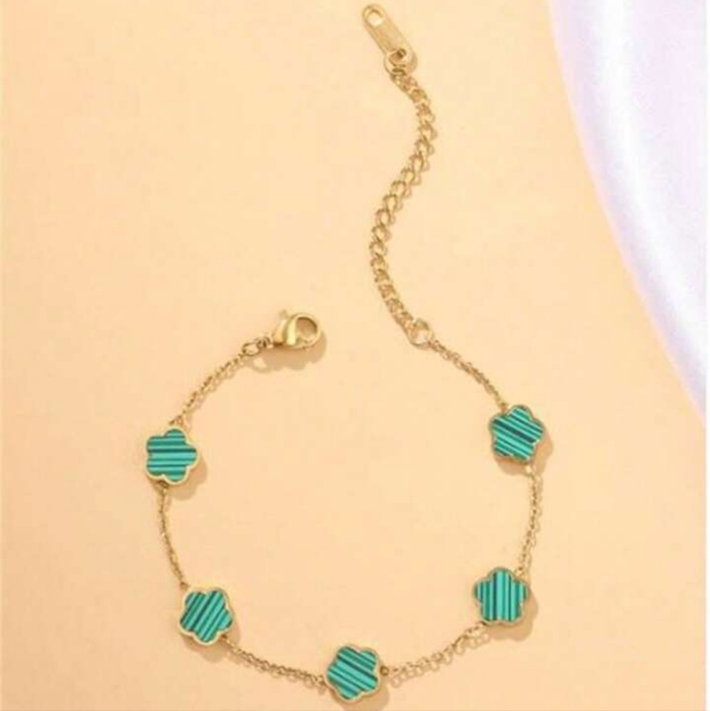 Clover Stainless Steel Gold Plated Elegant Bracelet. - Picture 8 of 8